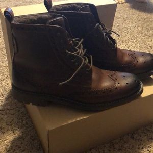 Dark brown clarks boot